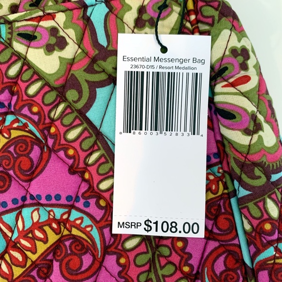 VERA BRADLEY MESSENGER BAG IN RESORT MEDALLION - Picture 7 of 8